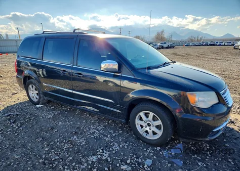 2012 Chrysler Town & Country Touring L z USA, uszkodzony, nr VIN 2C4RC1CG8CR150400